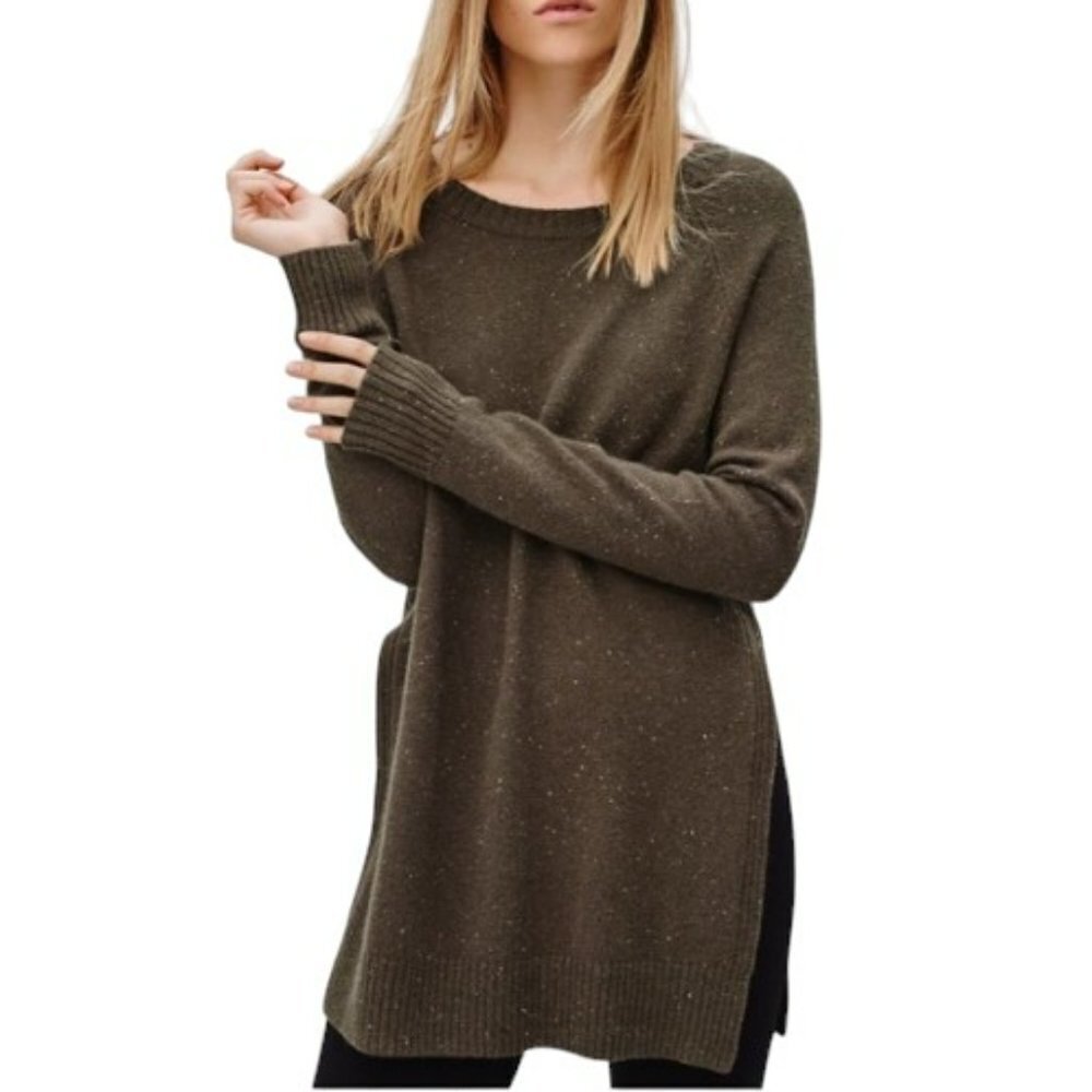 Aritzia Talula Tamerton Sweater Tunic in Olive Green size Small